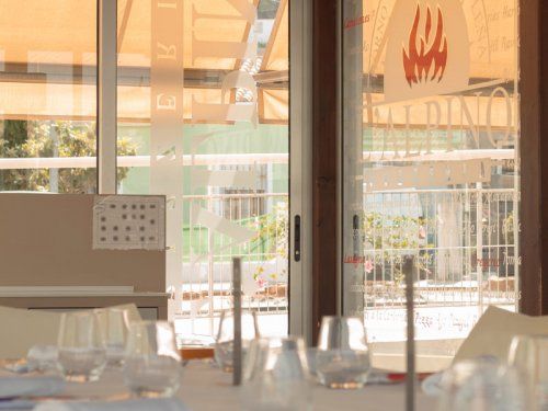 Restaurante pizzería en horno de leña en Playa Casablanca